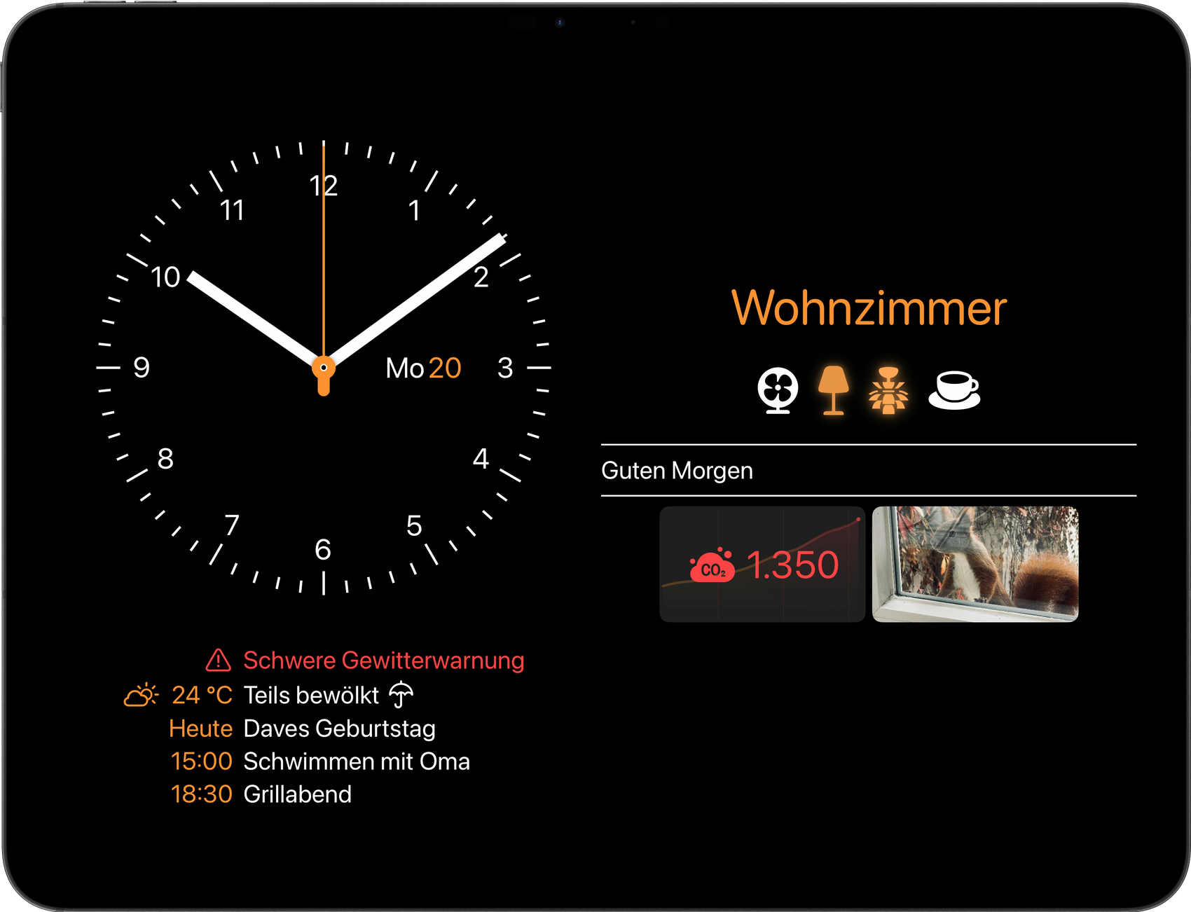Wallflower 3 auf einem iPad: eine Wanduhr und der heutige Kalender neben dem Dashboard eines Raums, mit Unwetterwarnung, CO₂-Wert und Kamera