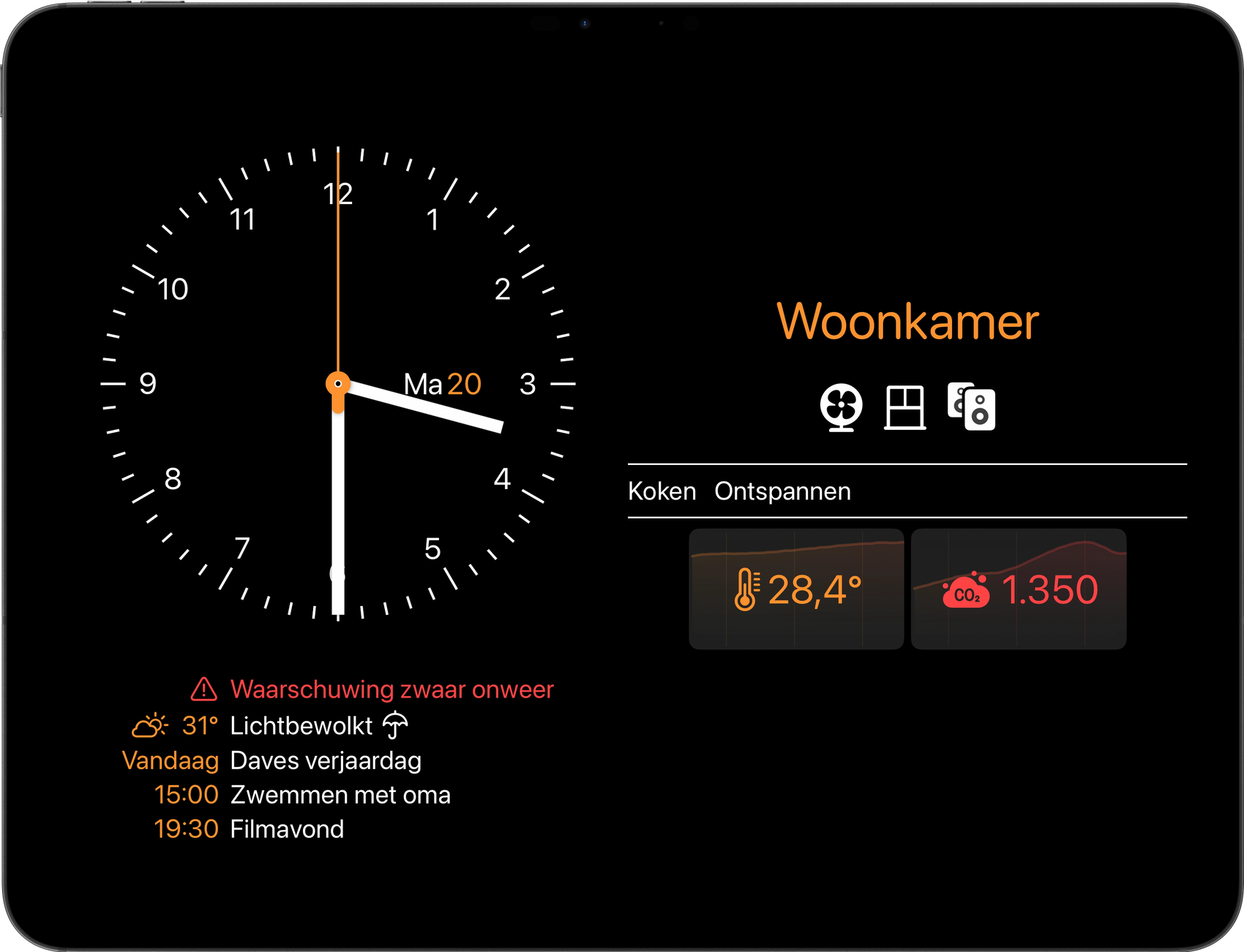 Wallflower 3 op een iPad: een wandklok en de agenda van vandaag naast het dashboard van een kamer, met een waarschuwing voor noodweer, een temperatuur en een CO₂-waarde